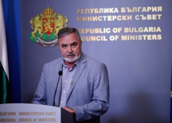 Главният държавен здравен инспектор Ангел Кунчев даде информация за регистрираните случаи на коклюш от трибуната на Министерския съвет     Снимка: БГНес