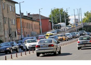 Бетонният мост пада! Експертите: Отворете прелеза на Сточна гара, за да спасите хората в “Южен”