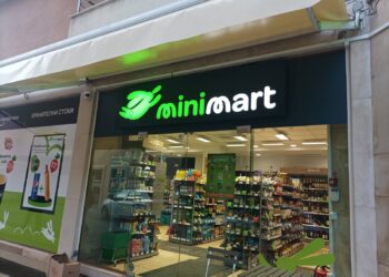 Minimart нагази в търговията по модела на Лафка. Кой стои зад агресивната верига
