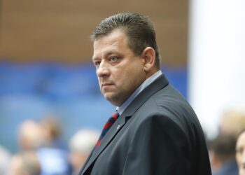 Заради “пробити депутати”: Ивелин Михайлов се извини на Марков и “Величие”