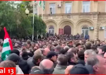 13 души са ранени при вчерашните протестни сблъсъци в Абхазия