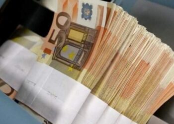Възрастен мъж задигна 10 000 евро, доброволно ги върна