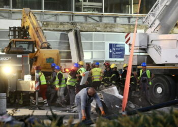 epa11696244 Emergency and heavy machinery crews work at the scene to clear the wreckage following the collapse of the canopy at the railway station in Novi Sad, Serbia, 01 November 2024. At least 12 people lost their lives in the collapse of the Novi Sad Railway Station canopy, as stated by Interior Minister Ivica Dacic. Mayor of Novi Sad, Milan Djuric, reported over 30 injuries in the incident, which occurred just before noon. The recently renovated station building, reopened on 05 July 2024, was undergoing another renovation shortly before the collapse.  EPA/MARKO KAROVIC