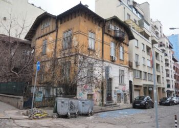 Дай боже! Обещаха да спасят красива сграда от строителната мафия