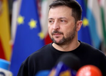 epa11663917 President of Ukraine Volodymyr Zelenskyy faces the media as he arrives for the European Council summit in Brussels, Belgium, 17 October 2024. EU leaders are meeting in Brussels to discuss Ukraine, the Middle East, competitiveness, migration and foreign affairs.  EPA/CHRISTOPHER NEUNDORF