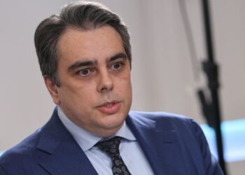 Асен Василев: Рискът България да остане без бюджет до август е голям