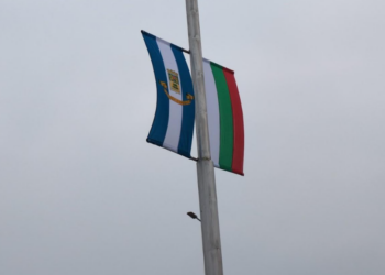 Огромни знамена на входовете на Пловдив за 3 март