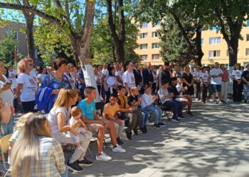 Учат хипермаркетите на отношение към децата със специални потребности
