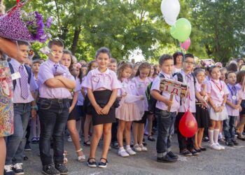 Звънецът бие! 3301 първолаци прекрачват училищния праг в Пловдив