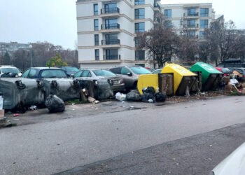 Вандализъм! Шофьорите на три коли в “Западен” си скубят косите