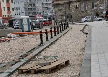 Асфалтирането край пробива под Централна гара в Пловдив тръгна след седмица застой