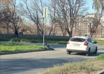 Май обърка платното: Автомобил навлезе в насрещното, стресна шофьори