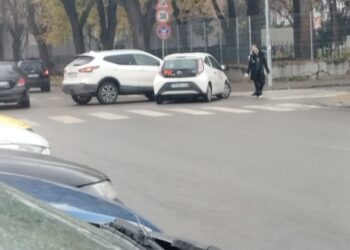 Хвърчат ламарини! Коли се удариха на кръстовище с висока концентрация на ПТП