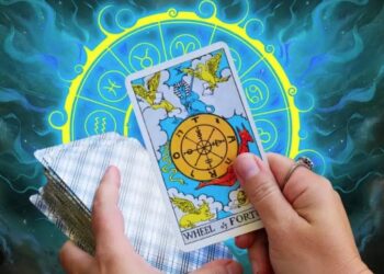 taro horoscope photo