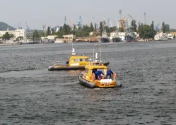 Търсят изчезналите край Созопол моряци с хеликоптер