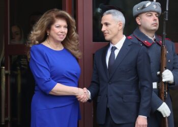 Поема властта: Кабинетът “Гюров” полага клетва