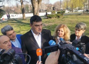 Битката за Пловдив: ГЕРБ с историческо дъно, Радев лети високо над тепетата