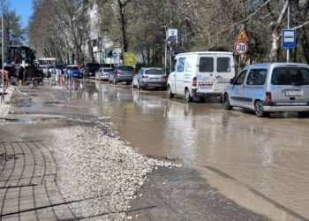Булевард в Пловдив под вода заради авария СНИМКИ