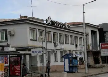Няма да местят автобусите за София и Асеновград пред гарата в опит да спасят автогара “Юг”