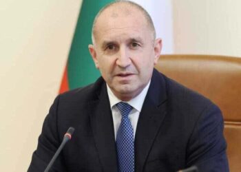Радев въвежда задължителен английски за полицаите