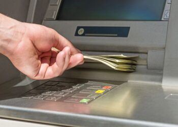 Важно за хиляди българи: Пенсиите скачат, излизат и майчинските
