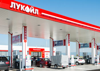 ЕС удря “Лукойл” в новия пакет от санкции срещу Русия