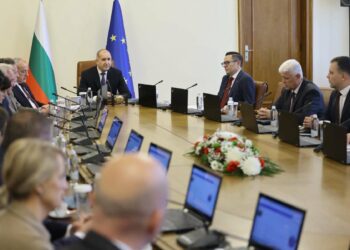 Нов курс в борбата с корупцията: Пускат горещ телефон за сигнали за злоупотреби