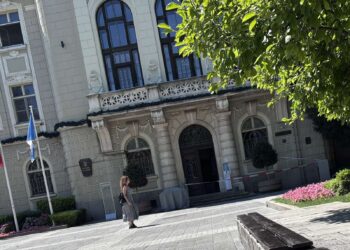 От последните минути: Полиция влезе в Община Пловдив, какво се случва? СНИМКИ