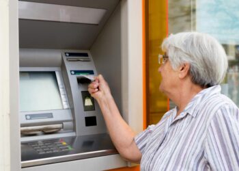 pensioneri pensii bankomat2