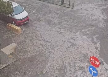 Мощна буря с градушка удари София, идва ли към Пловдив ВИДЕО