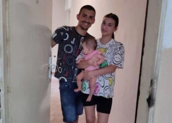 mlado semejstvo bebe