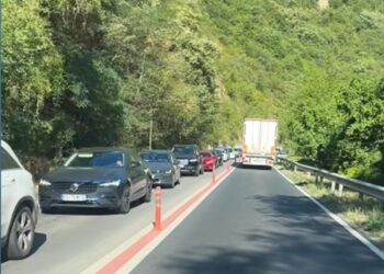 Какво се случва? Огромно задръстване блокира пътя за Гърция