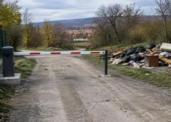 Кмет на пловдивско село вдигна бариера срещу незаконния боклук