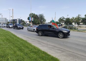 Пловдив се включи в националния протест: Автошествие срещу ВЕИ върху земеделски земи