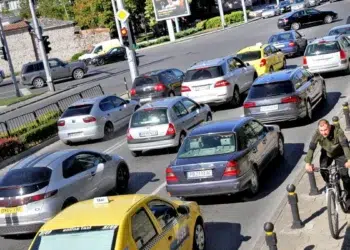 От 1 октомври забраняват старите коли в центъра