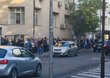 Общината се извини на личните асистенти, топи опашките с временни пунктове